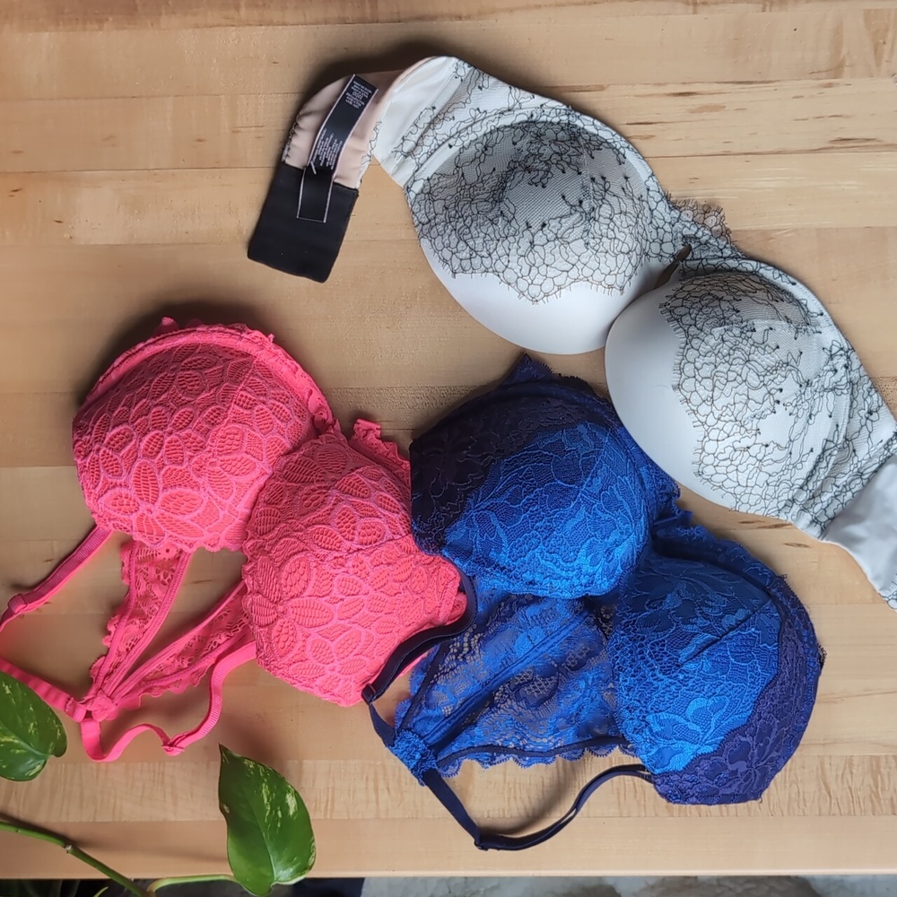 (3) 32 DD Victoria Secret bras Date push-up, Very Sexy Multi-way Like New